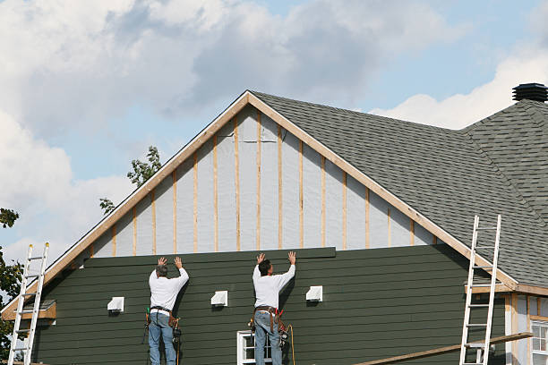 Professional Vinyl Siding technician working in Hildebran, NC